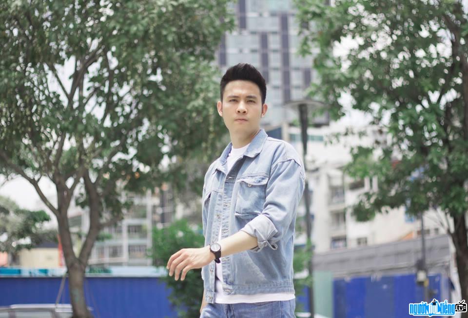Beatboxer Hoàng Minh Tuấn giản dị trên đường phố