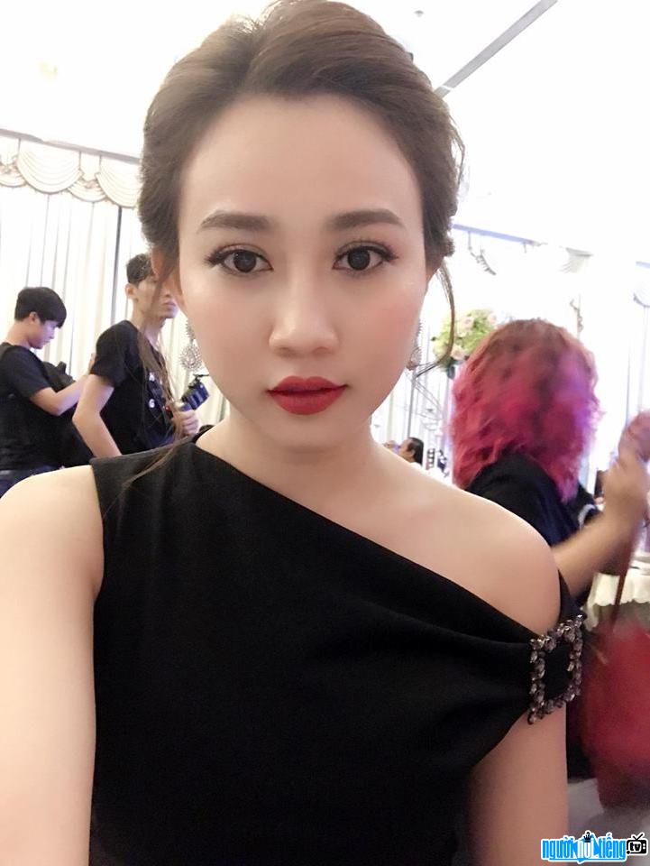 Actor Huynh Hong Loan Being the girlfriend of singer Son Tung on the screen