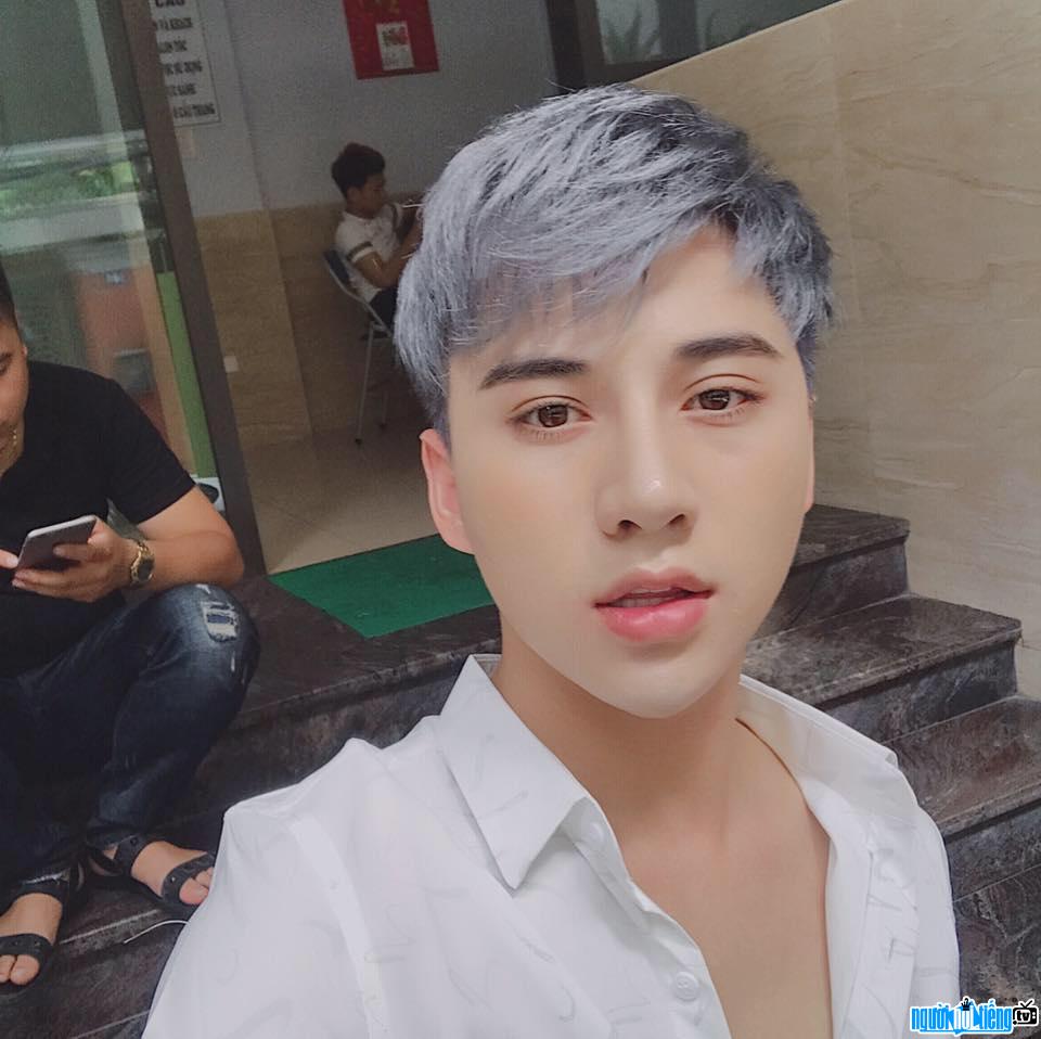  Latest pictures of handsome barber Chau Diep Phong