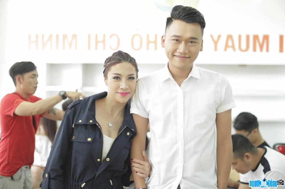 Diễn viên hài Xuân Nghị cùng với nữ ca sĩ Pha Lê