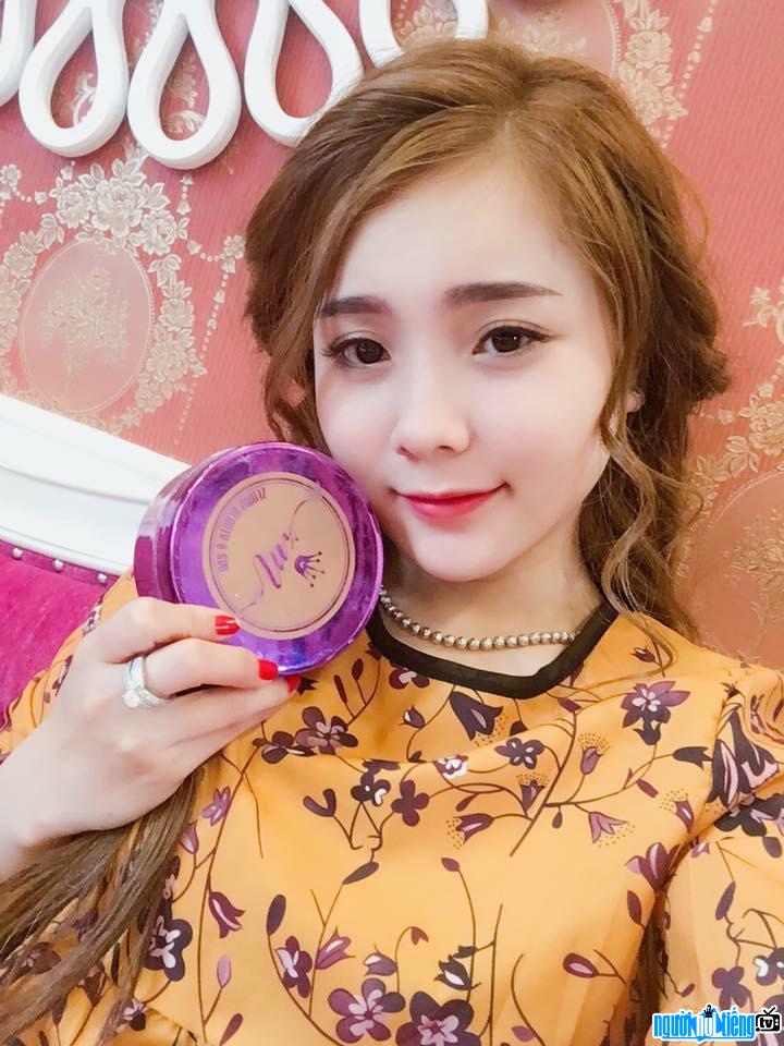  Hot girl Nguyen Ngoc Tra Mi became the owner of a beauty brand when she was 20 years old