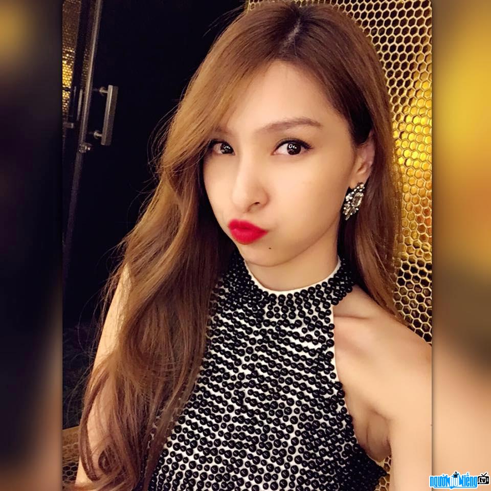 Photo Photo of hot girl Phuong Bella posing for a lovely selfie