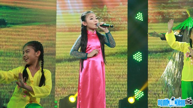  Nghi Dinh transformed into singer Cam Ly