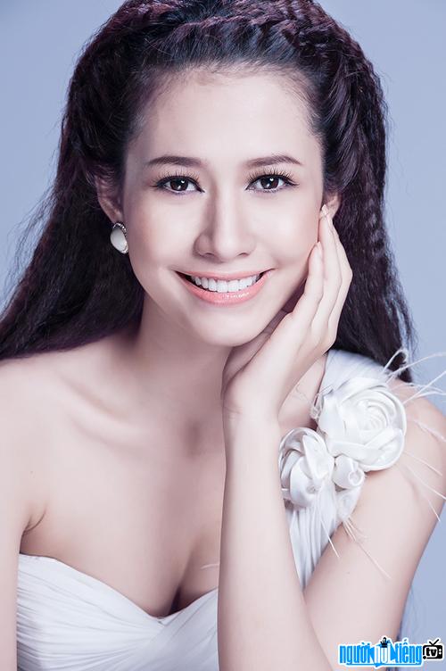 Cận cảnh nhan sắc xinh đẹp của hoa hậu Phan Thu Quyên