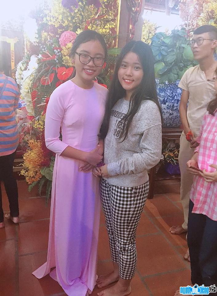 A photo of actress Pham Thi Thuy Trang and singer Phuong My Chi