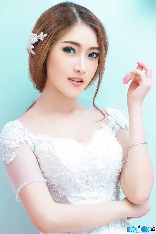  Hot girl Dong Thao My image transforms into a beautiful and sexy bride