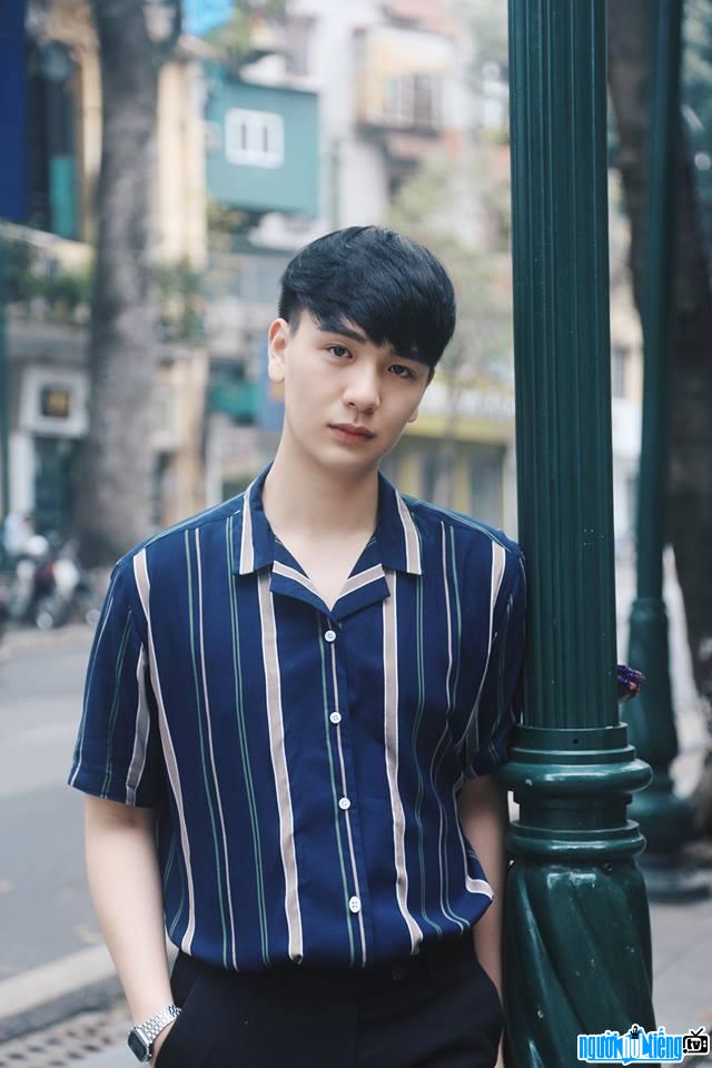  Hot boy Nguyen Dinh Quang is elegant in a new fashion style