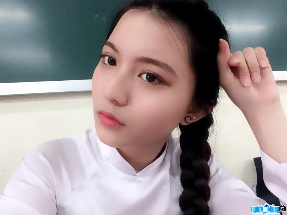  Hot girl Phuong Vy in school uniforms