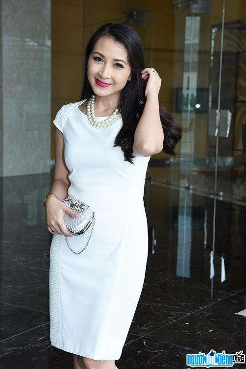  The salty beauty of a mother of three MC Khanh Huyen