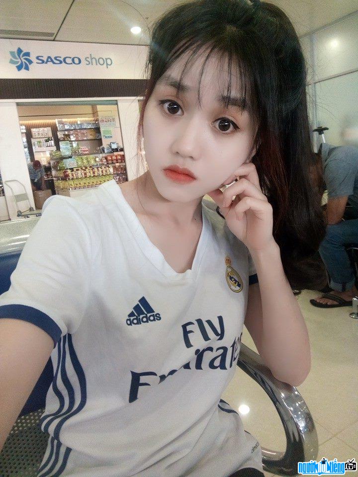  Cute look of hot girl Thuy Dung