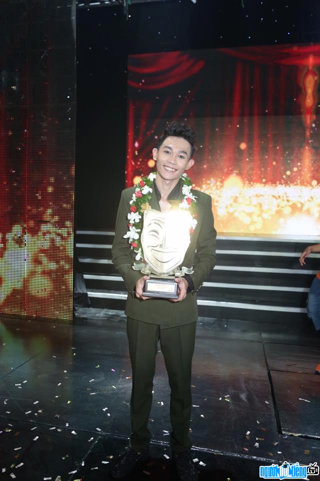 Hong Thanh won the contest Laughing through Vietnam convincingly