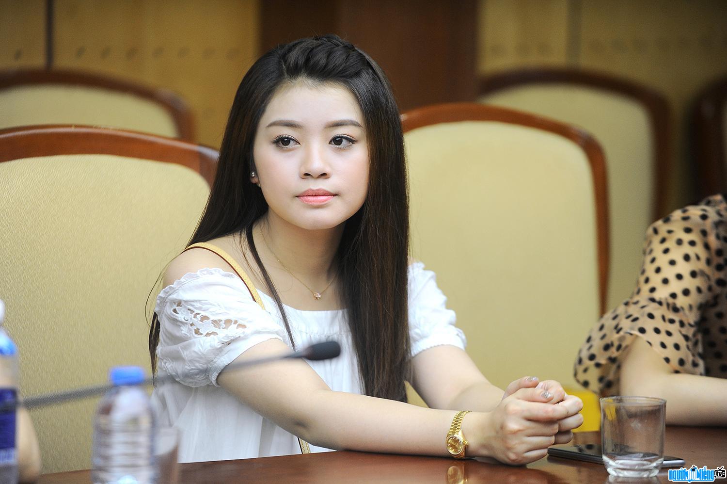 Image of Singer Thu Hang 5