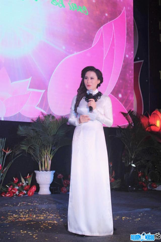  Pictures of MC Thao Nguyen in a recent event
