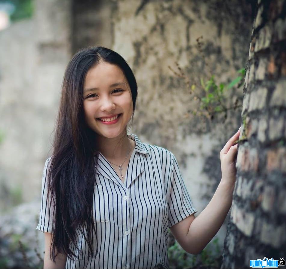  The bright smile that makes many people fall in love with hot girl Minh Nhan