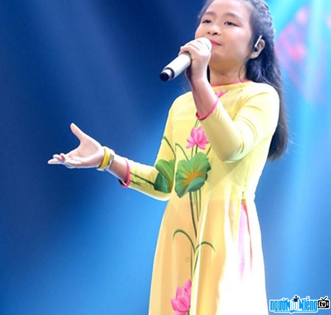 Ca sĩ nhí Nguyễn Hoàng Mai Anh