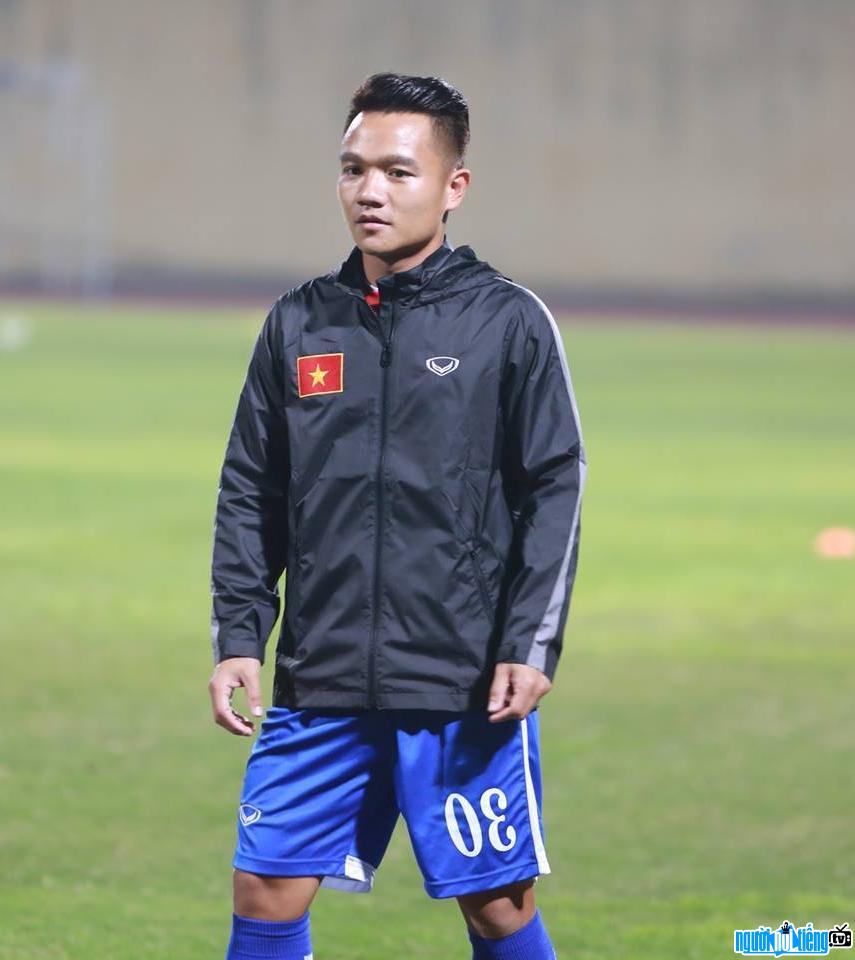Ảnh chân dung cầu thủ bóng đá Đinh Thanh Trung
