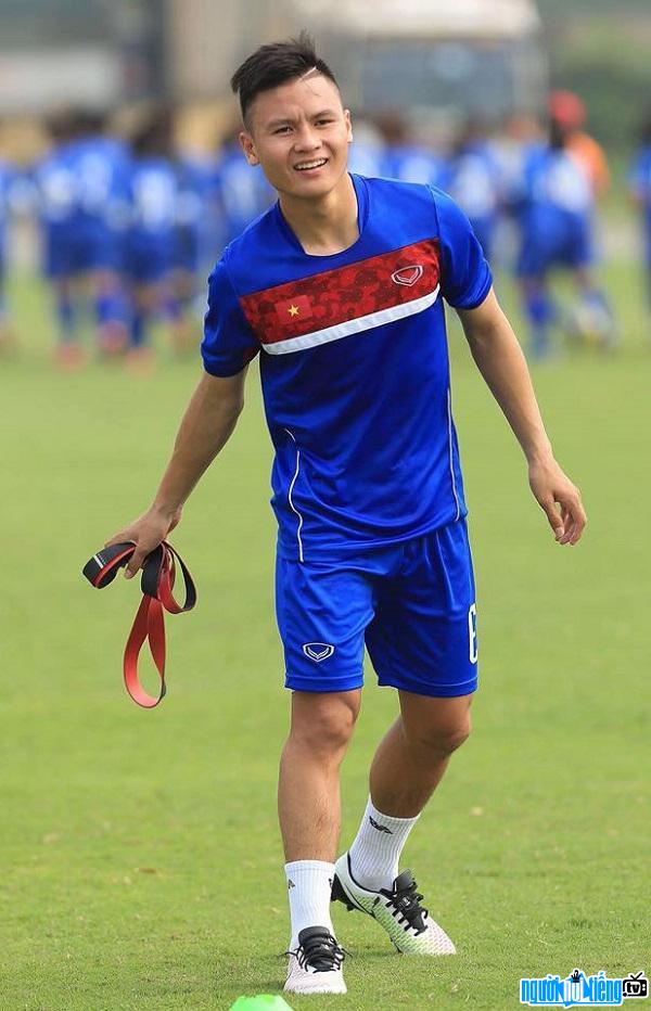 Cầu thủ Nguyễn Quang Hải một trong những cầu thủ trẻ xuất sắc nhất Việt Nam hiện tại