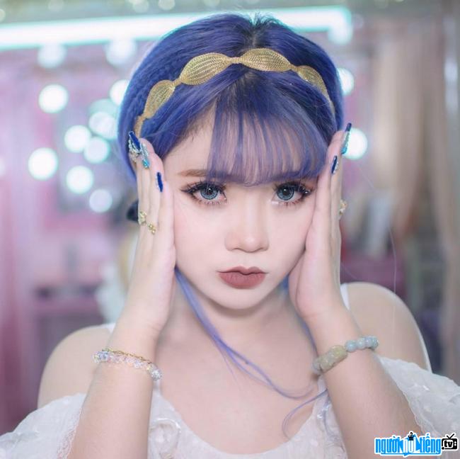 Hot girl Hoang Man attracts attention with outstanding hairstyles