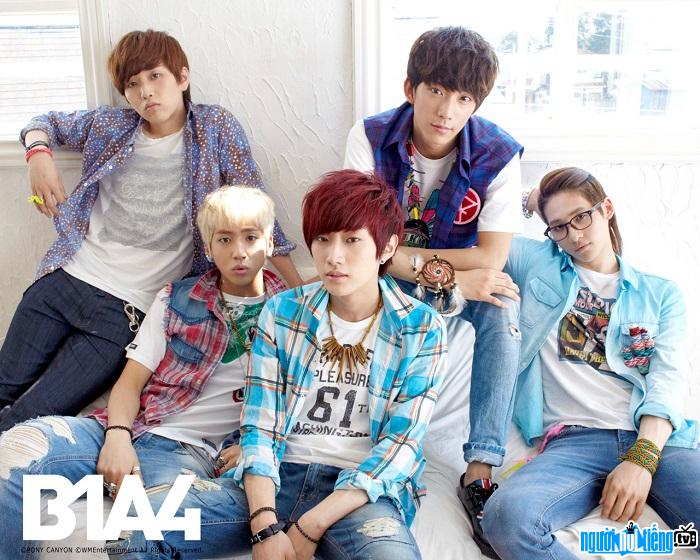 5 members of group B1A4