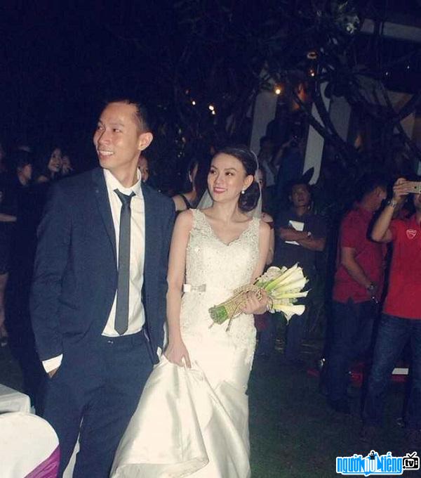  Businessman Lucas and singer Thu Thuy are radiant on the wedding day