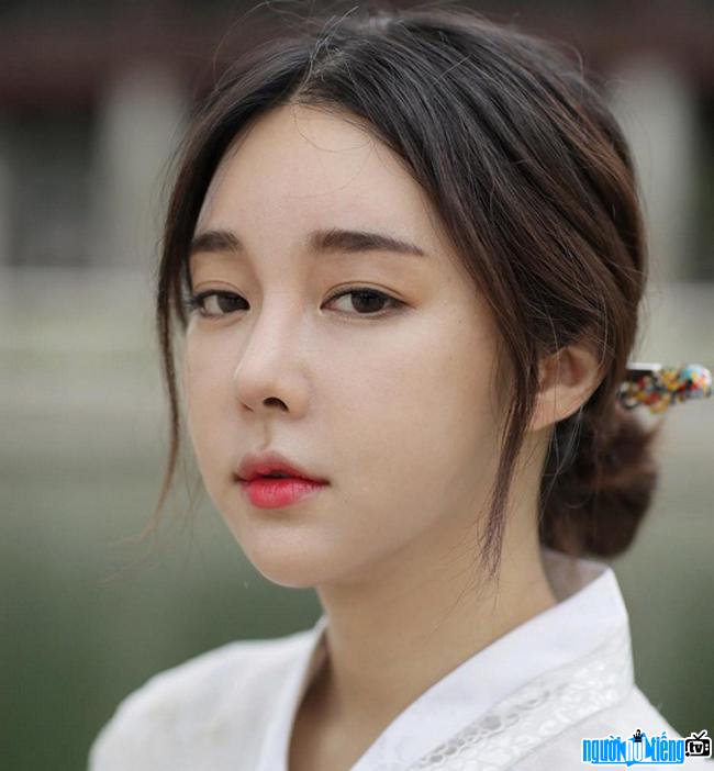 Khuôn mặt Vline của hot girl Jo Min Young