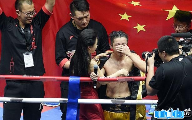  Boxer Trau Thi Minh sobbed when losing to a Japanese boxer