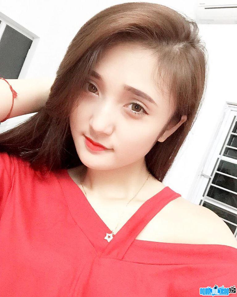 Hot girl Nguyễn Mỹ Linh hiện đang kinh doanh mỹ phẩm online