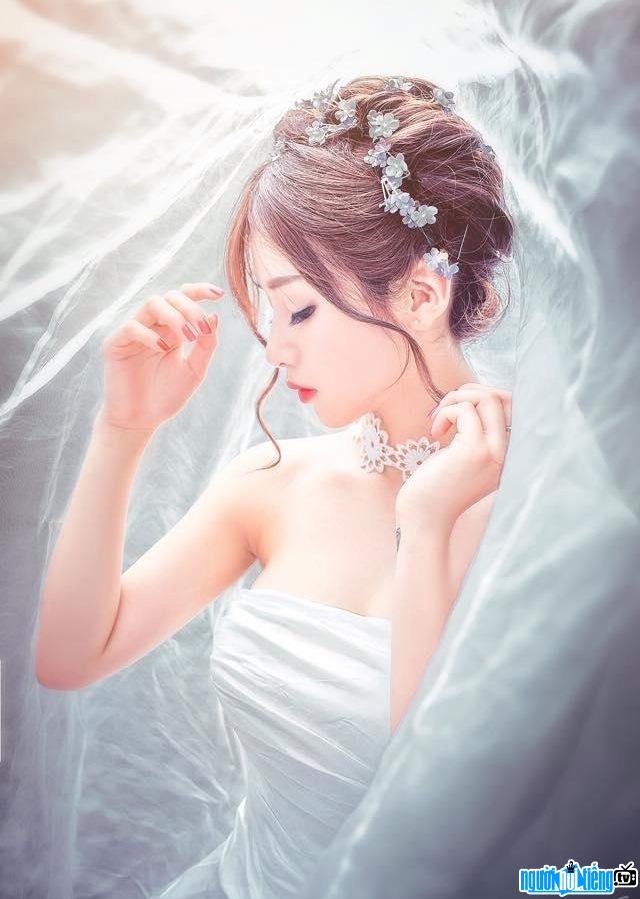  Hot girl Nguyen Ly Hai Anh transformed into a beautiful and radiant bride