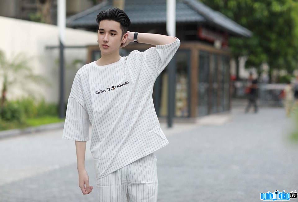  Hot boy Dao Anh Tu has stylish fashion sense
