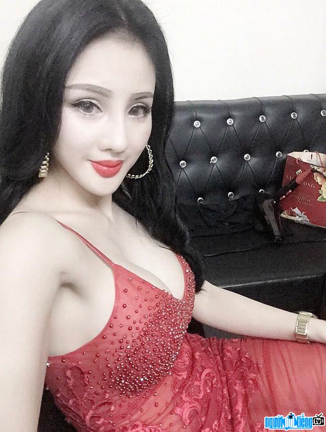  DJ Ngoc MyMy's hot curve