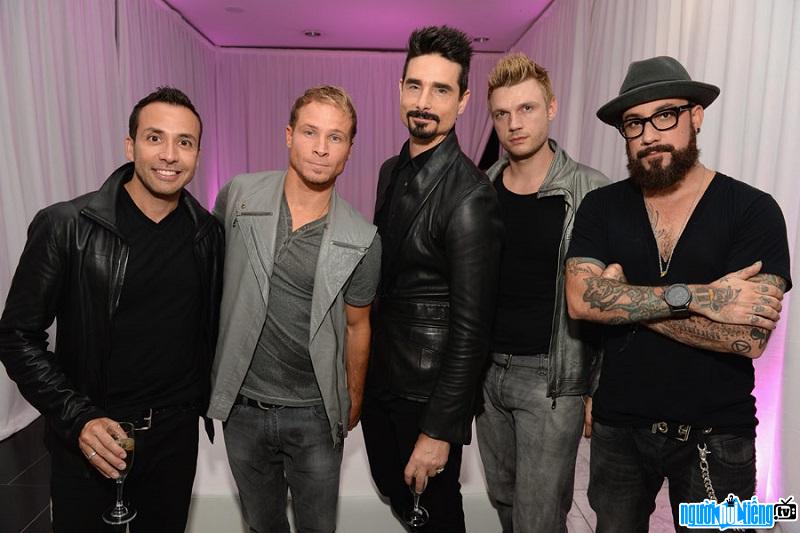 Nhóm nhạc có lượng đĩa bán chạy nhất mọi thời đại Backstreet Boys
