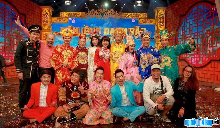  Actor Luu Manh Dung and comedians participate in Tao Quan