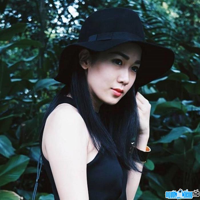 Blogger Shaine Wong xinh đẹp và quyến rũ
