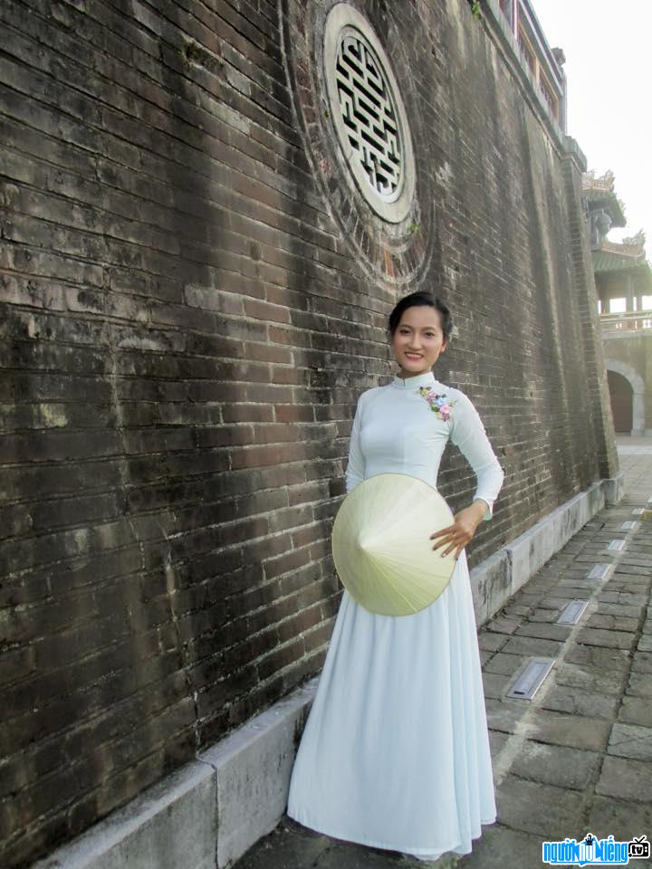  Picture of gentle Kim Phung as a standard girl from Hue