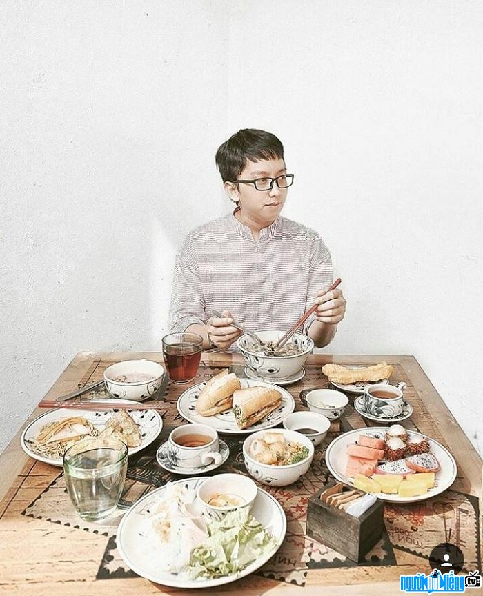 Blogger Trung Kiên với bức ảnh chụp đồ ăn đơn giản và tinh tế