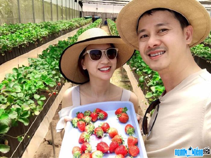 Blogger Hannah Nguyen traveling with her husband