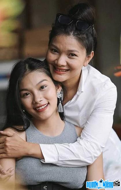 Diễn viên Kiều Trinh và con gái Thanh Tú
