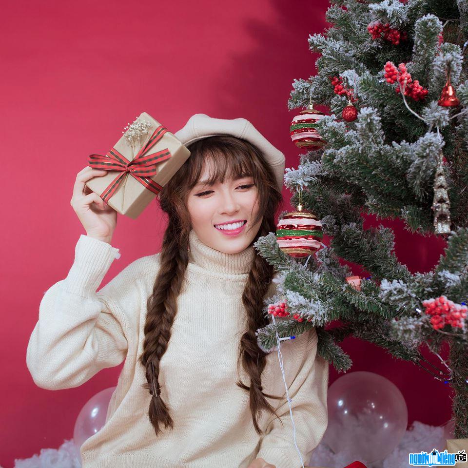  Image of hot girl Kim Ngan in Christmas photos