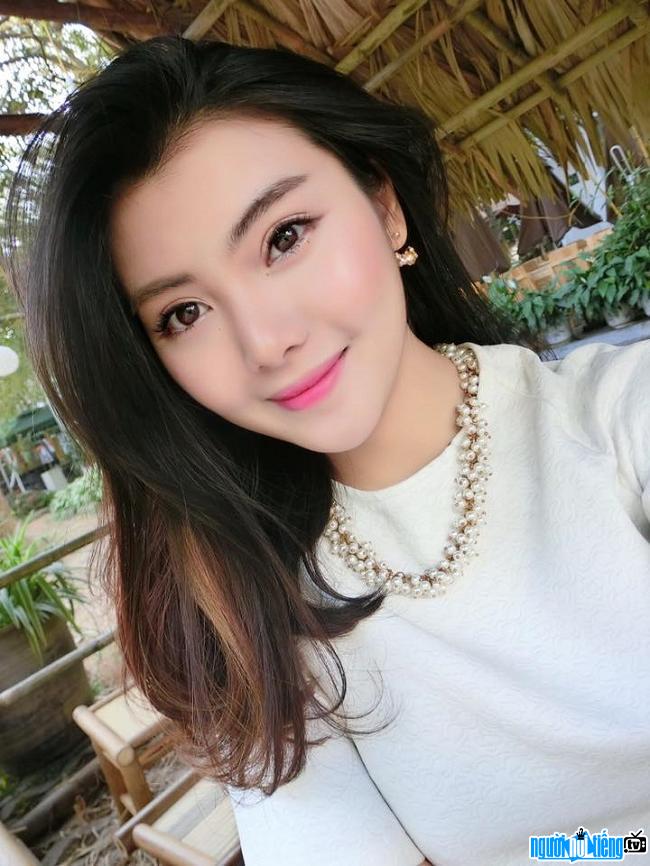  Makeup artist Pham Hong Nhung used to make up for Chi Pu