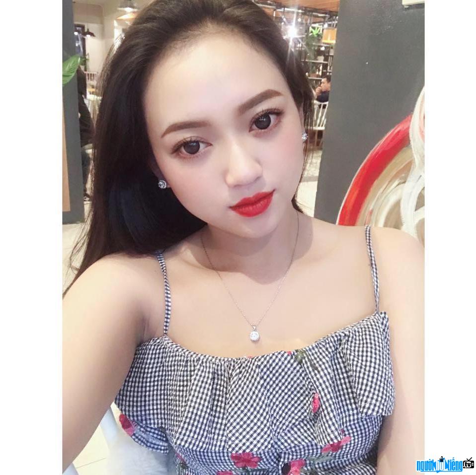  Hot girl Nguyen Thi Kim Trang earns 20 to 30 million a month thanks to online business