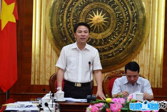  Picture of politician Do Trong Hung at a meeting