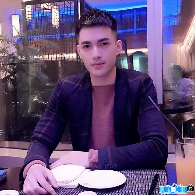  The handsome face of hot boy Feng (Le Minh Phong)