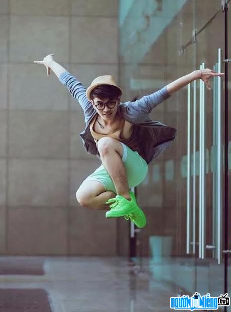 Dancer Luong Bao Duy is an active person