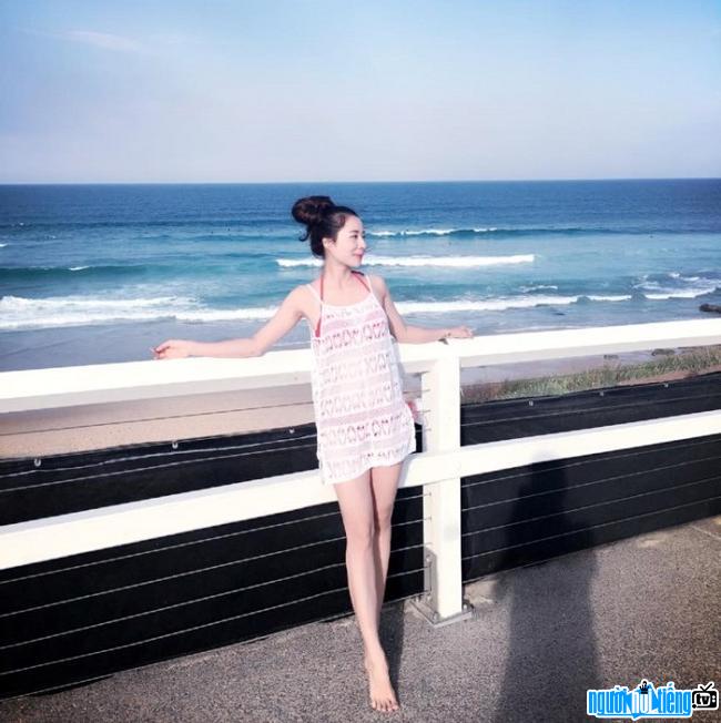  Hot girl Chu Ngoc Anh impresses with her long legs 1m1