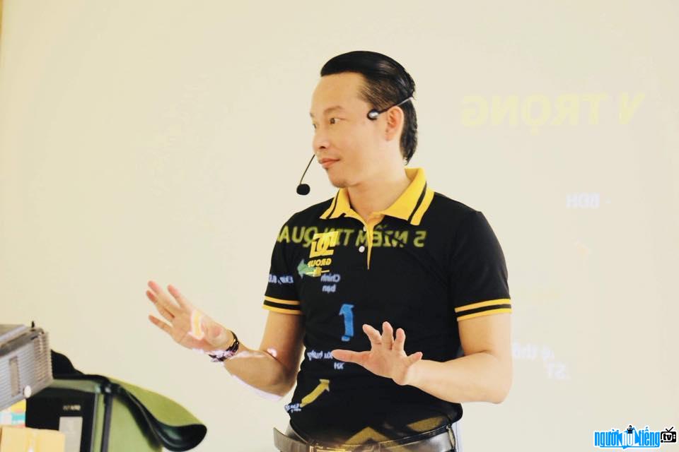  Entrepreneur Ho Huynh Duy is a famous speaker