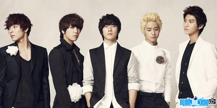  F.T. Island conquers the audience thanks to its talent and perfect appearance
