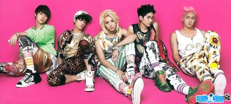  Nu'est group consisting of 5 members with bright visuals and attractive stage