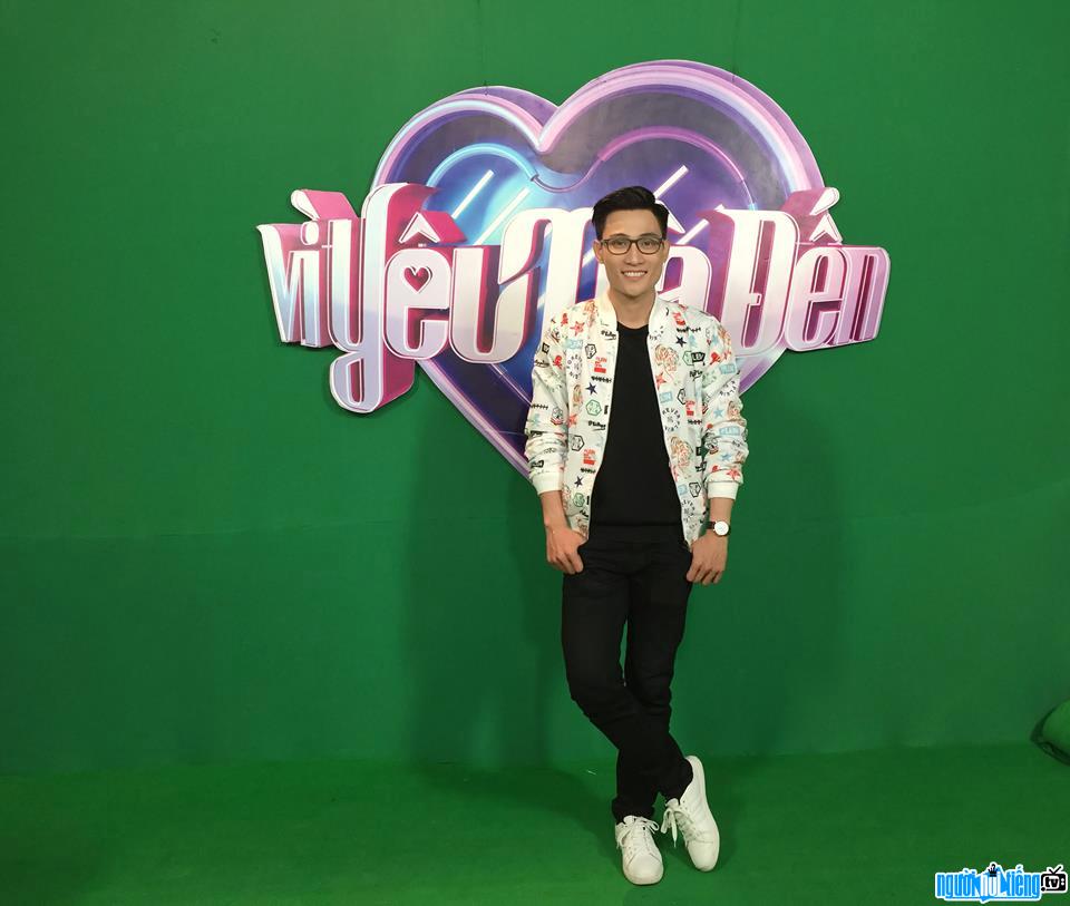  Photo of singer Lam Huu Nghi in the backstage "For love"