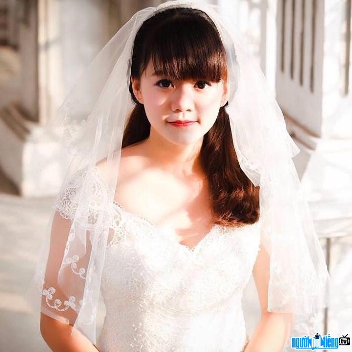  Hot girl Le Kieu Oanh turns into a gentle bride