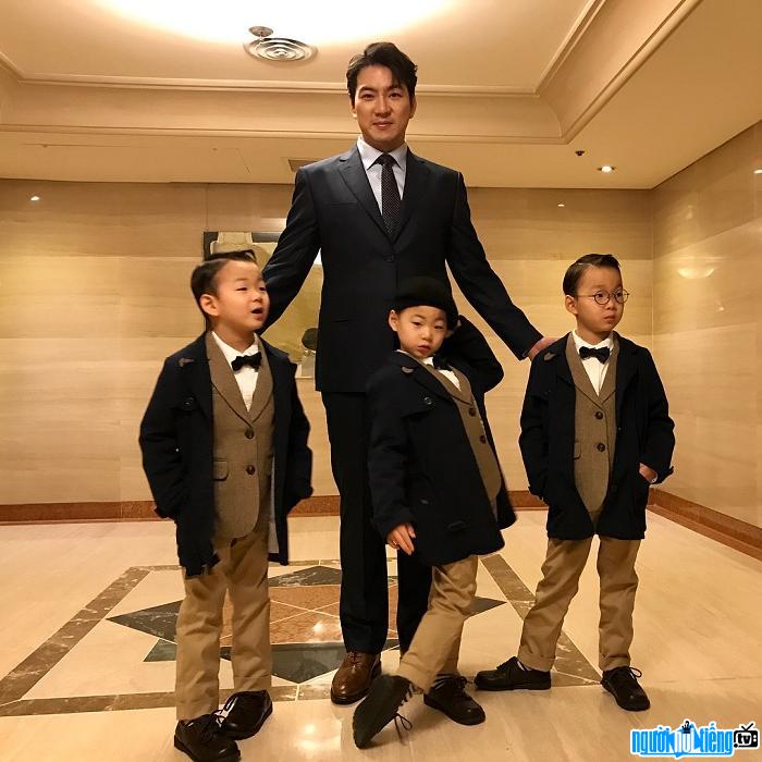  Child star Daehan Minguk Manse and his father Song Il Gook
